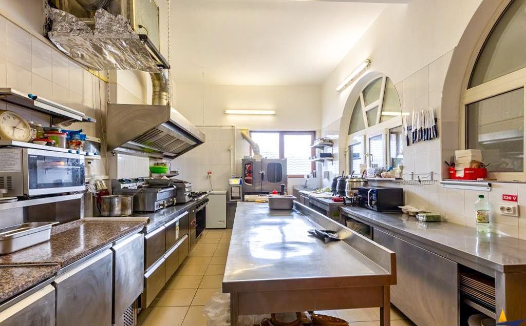 • Oportunitate Unică Predeal: Proprietate Mixtă (Comercial + Vilă) -Centru – fotografia 14 din 33