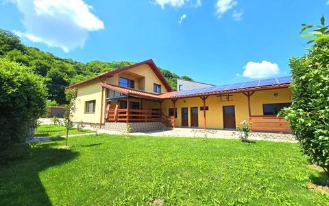 Casă individuală | 5 dormitoare | 230 mp | 700 mp teren | Tăuți Mănăstire