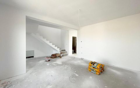 Duplex separat 4 camere, 340 mp teren - Lidl Mosnita Veche