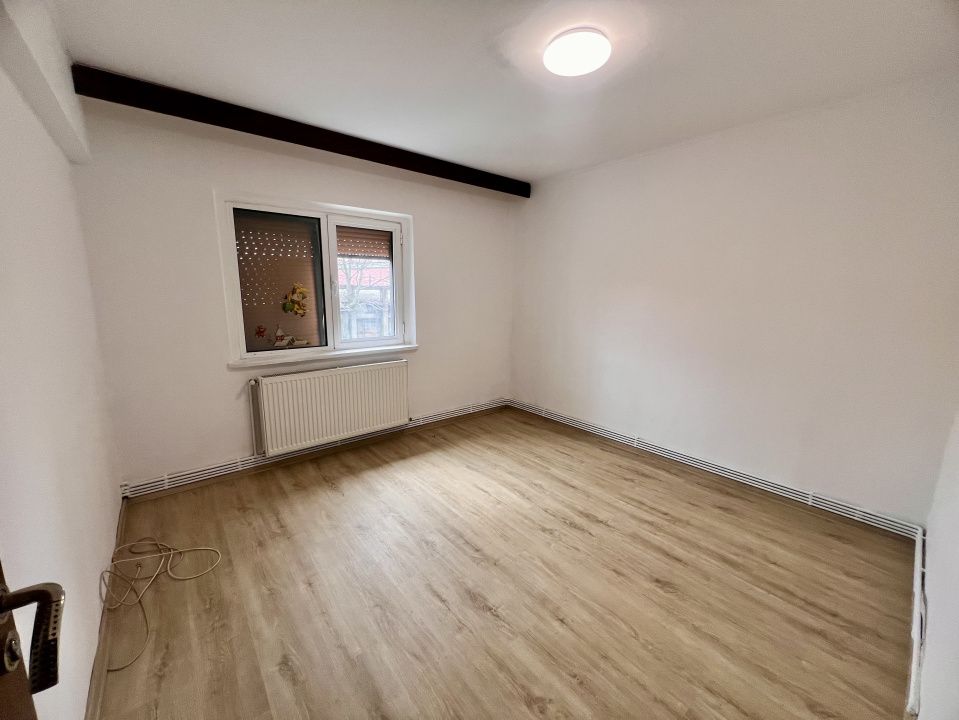 Apartament 2 camere, decomandat, cartier Rovine, zona Ibiza – fotografia 2 din 7