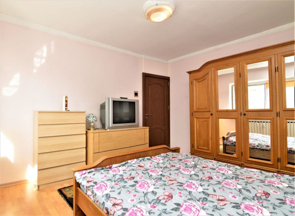 INCHIRIERE APARTAMENT 3 CAMERE VITAN-FOISORULUI – fotografia 13 din 26