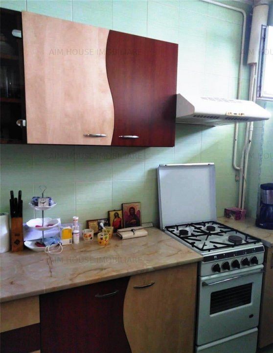 Magheru-Universitate-Ap. 3 camere decomandat,constructie '80-bloc reabilitat. – fotografia 4 din 11