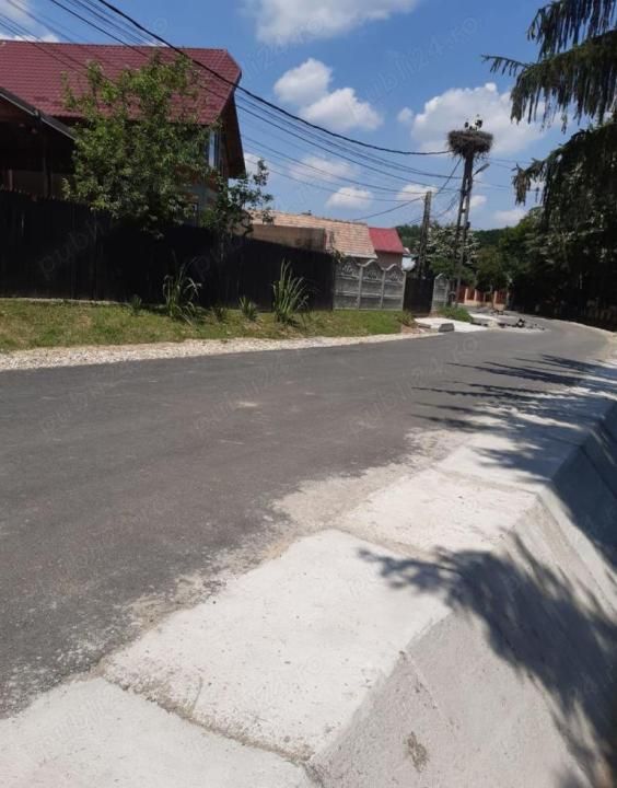Teren 2500 mp intravilan Smeura – cadru natural, pârâu pe proprietate, utilități – fotografia 1 din 9