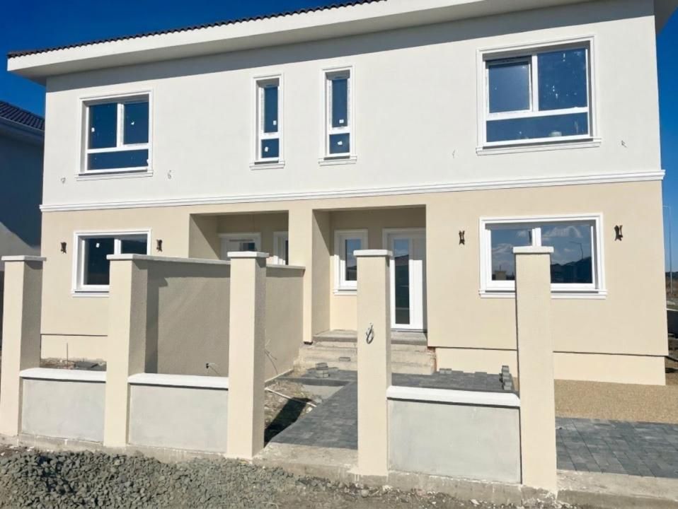 Duplex cu 5 camere, predare la cheie - Mosnita Veche – fotografia 1 din 14