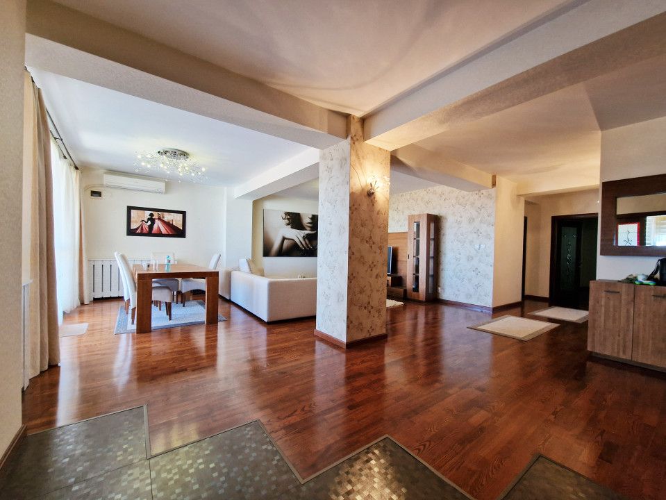 De închiriat Apartament de 3 Camere, Vedere la Mare, în Centru, 180mp utili. – fotografia 2 din 14