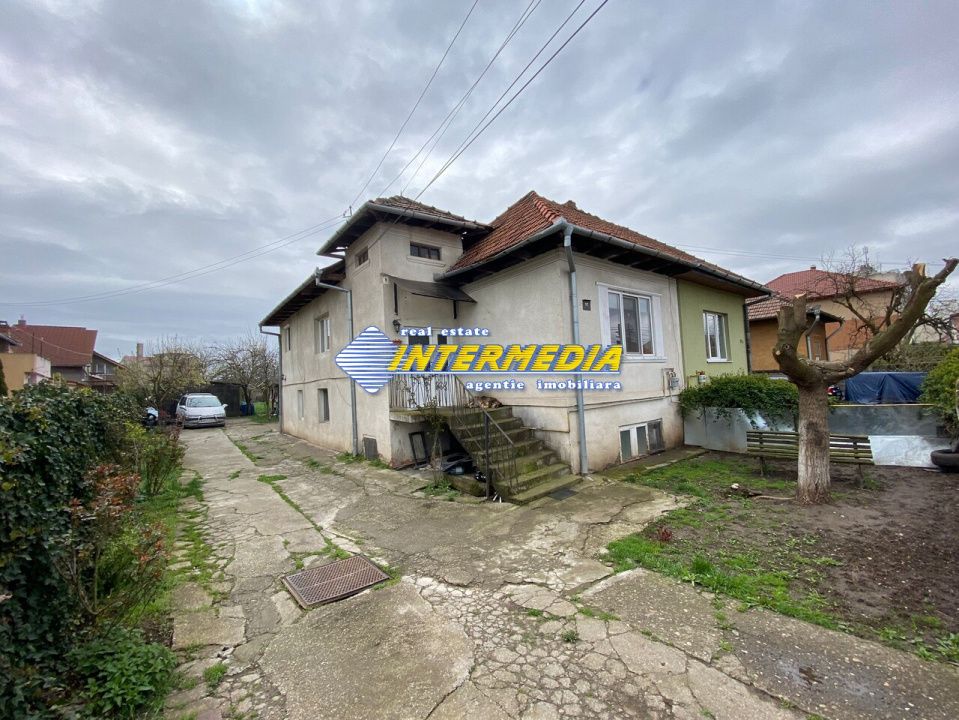 Vanzare Casa 5 camere Nefinisata cu 930 mp teren strada asfaltata CETATE – fotografia 1 din 4