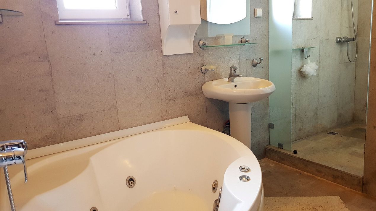 Casa frumoasa cu garaj si curte proprie in Buna Ziua – fotografia 11 din 18