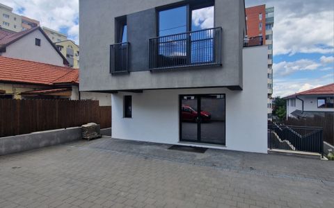 Cladire de birouri cu curte si terasa in Zorilor