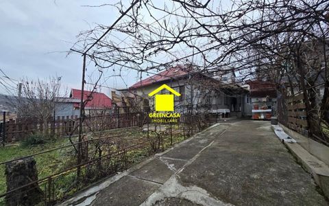 Casa de vanzare cu 2 camere si curte generoasa in zona Gruia