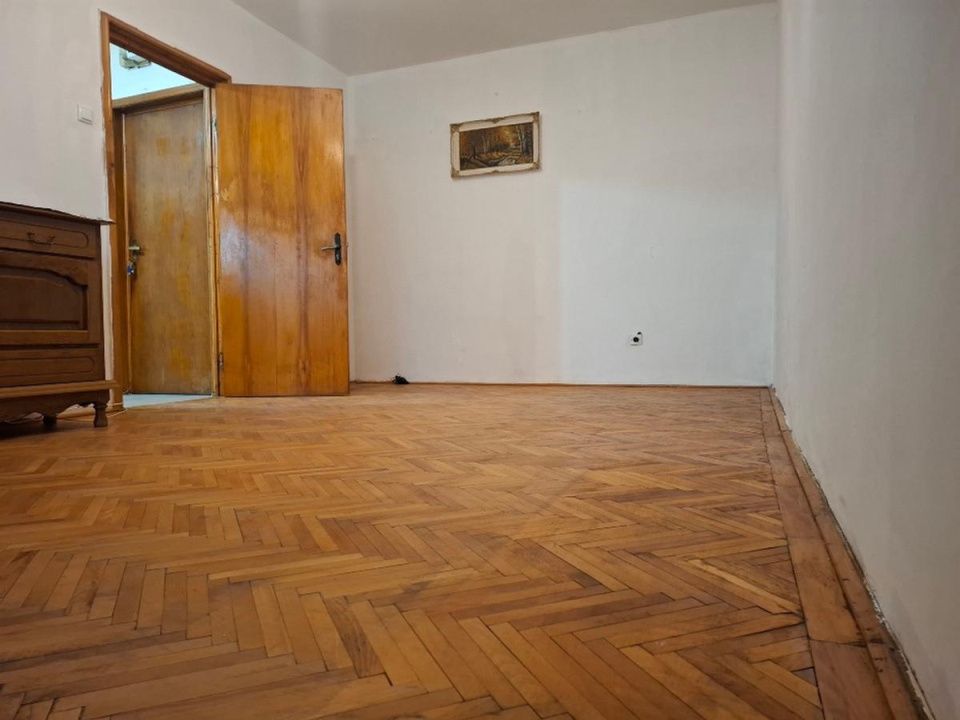 Garsoniera -40mp- Mihai Bravu – fotografia 1 din 14