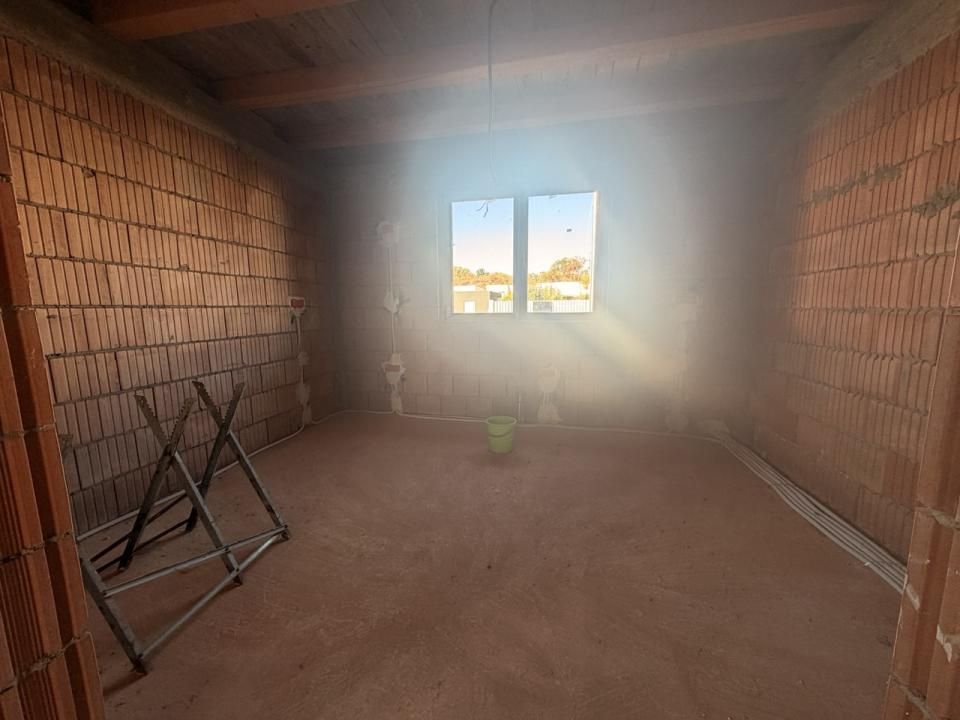 Casa individuala pe parter, 4 camere, 2 bai la gri/rosu - Giarmata Vii – fotografia 8 din 12