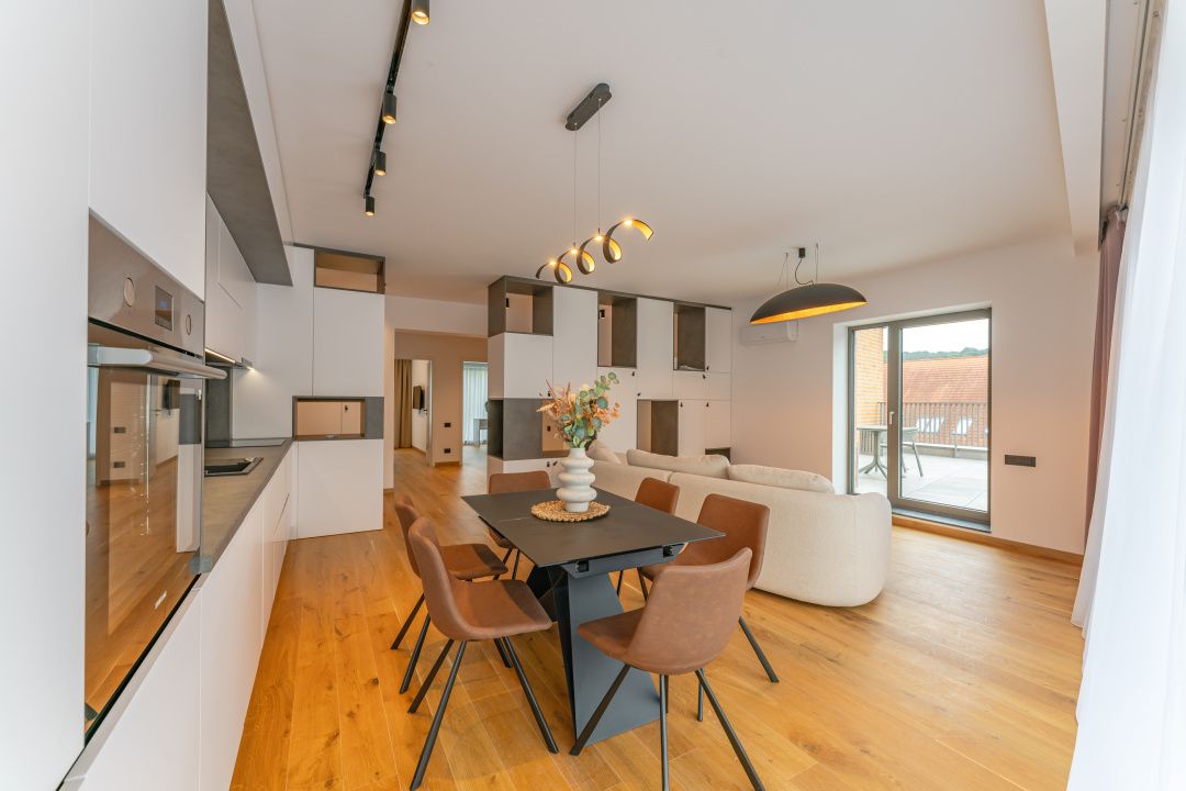 Apartament 4 camere cu terasă 104 mp și priveliște spre Tâmpa – fotografia 2 din 23