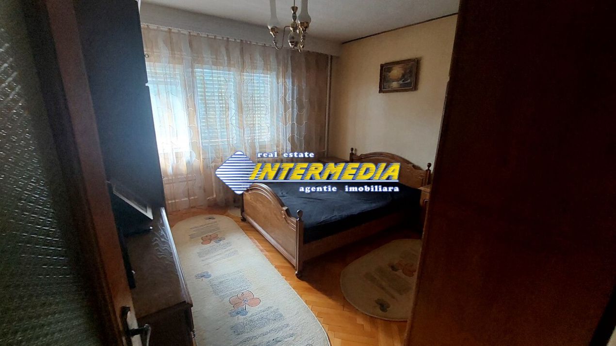 Casa de vanzare cu 5 camere in cartier Cetate Alba Iulia finisata D+P+E – fotografia 1 din 15