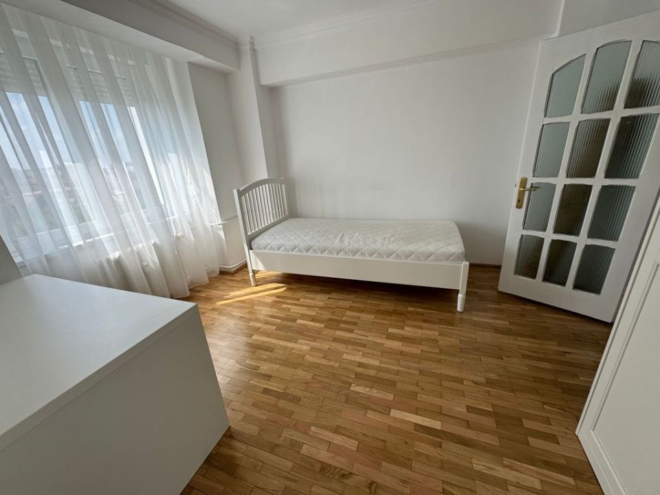Apart. 4 camere, mobilat și utilat, central, Bloc Stea cu vedere spre Primărie – fotografia 15 din 32