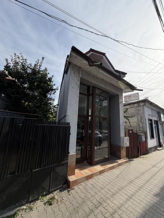 CLĂDIRE COMERCIALĂ DE VÂNZARE – 3 NIVELE, ÎN CENTRUL ORAȘULUI! 150 mp – fotografia 1 din 17