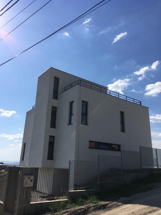 Casă individuală premium, 298 mp utili, teren 470 mp, terasă panoramică | Dezmir – fotografia 4 din 11