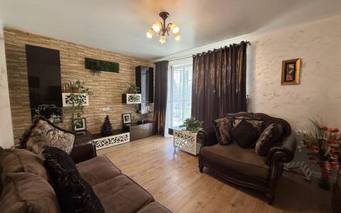 Apartament cu 3 camere de vânzare, curte proprie și terasă de 20 mp – Valea Lupu