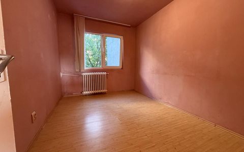 Apartament 3 camere, etaj 2, semidecomandat - Piata Doina