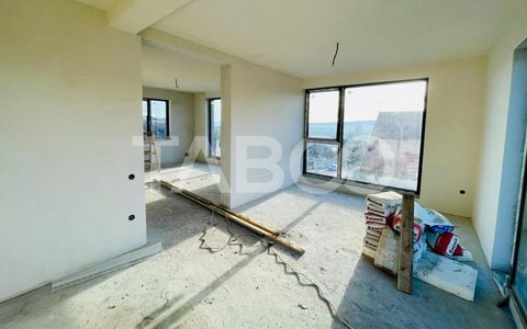 De vanzare duplex semifinisat cu 2 garaje in cartierul Dambul Rotund