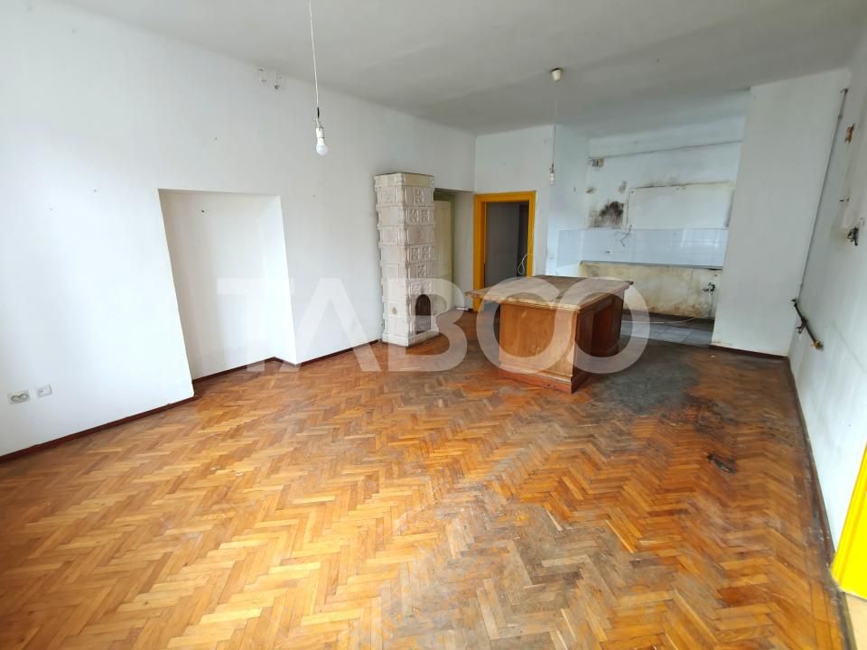 Spatiu de inchiriat in curte proprie - zona Lupeni - Comision 0 – fotografia 4 din 12
