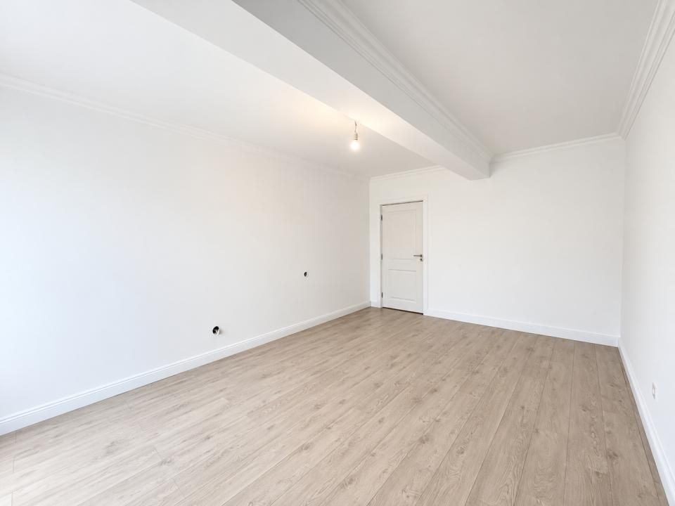 Apartament cu 3 camere, curte proprie si parcare, de vanzare in Floresti – fotografia 3 din 13