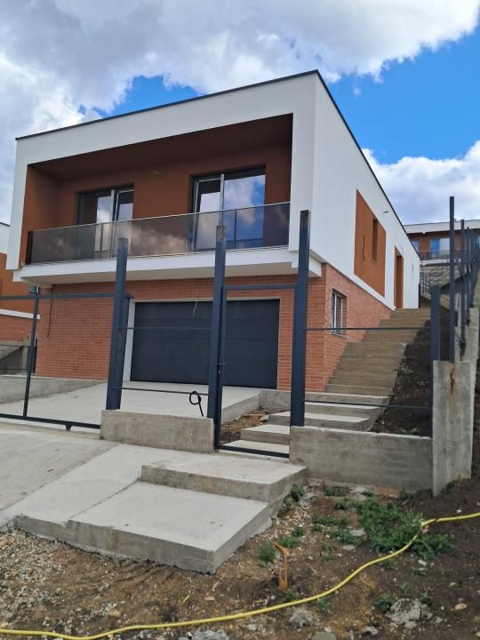 COMISION 0% CUMPARARE/Casa INDIVIDUALA teren 700mp DEZMIR – fotografia 1 din 11