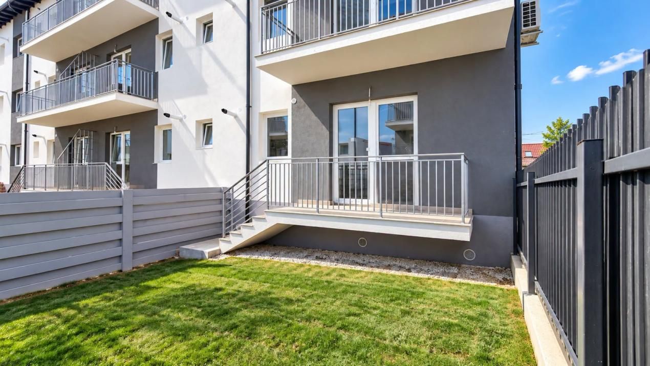 APARTAMENT 1 CAMERA, DECOMANDAT + CURTE PROPRIE, FINALIZAT SI INTABULAT – fotografia 1 din 10