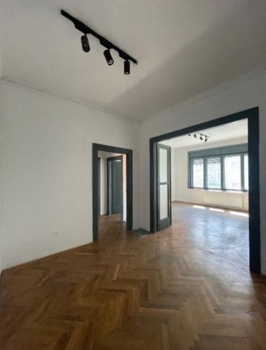 Apartament cu 4 camere, 125 Mp, ultracentral – Eroilor – fotografia 1 din 10