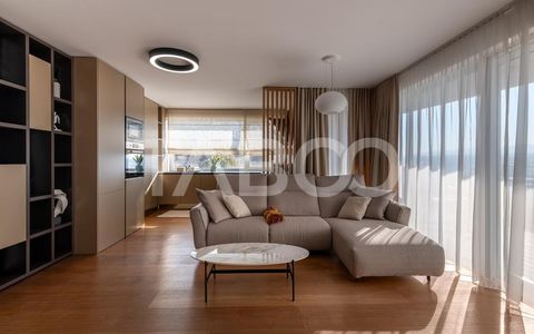 Apartament de lux de vanzare cu 3 camere cu gradina de 200 mp