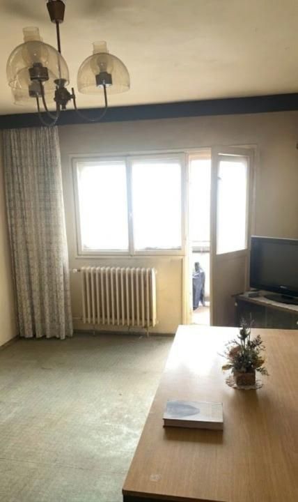 vand apartament cu 3 camere – fotografia 1 din 5