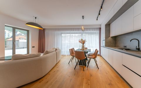 Apartament 4 camere cu terasă 104 mp și priveliște spre Tâmpa