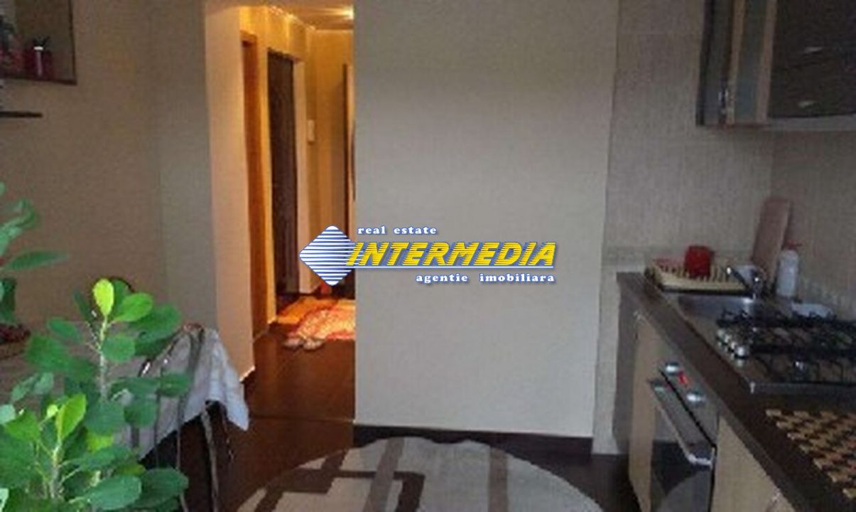 Apartament 3 camere decomandat de vanzare etaj 3 finisat – fotografia 1 din 8