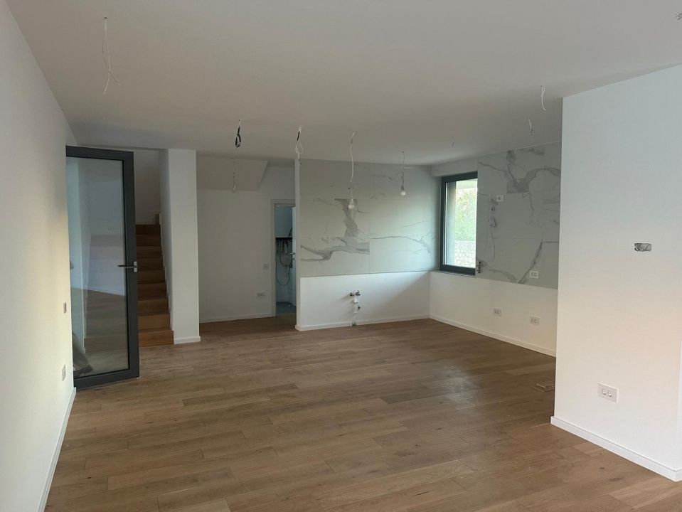 Vilă de vânzare pe malul lacului | in zona Mamaia Nord | 0% Comision – fotografia 1 din 23