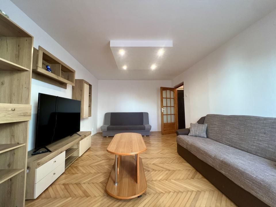 Apartament 4 camere, 77 mp utili, etaj 1, decomandat - zona Liceul Auto – fotografia 1 din 9