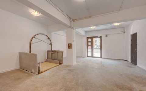 Spatiu comercial | 340 mp | Lift marfa | Curent electric trifazic