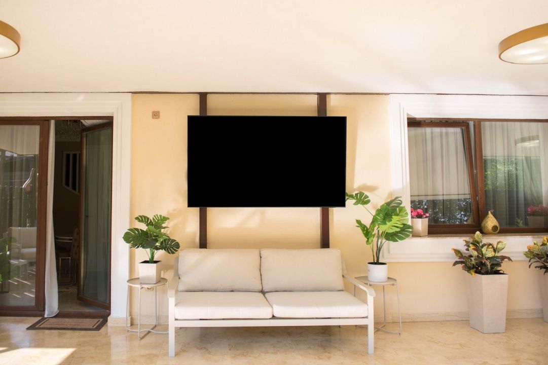 Casă superfinisată, complet mobilată, cu piscină încălzită – 5 camere, 5 băi – fotografia 14 din 20
