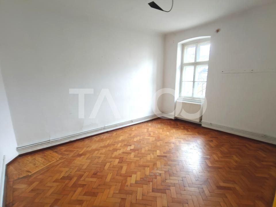 Spatiu de inchiriat in curte proprie - zona Lupeni - Comision 0 – fotografia 3 din 12