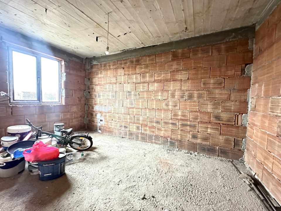 Duplex la roșu cu 5 camere, 127 mp utili 305 mp teren - Dumbravita – fotografia 4 din 12