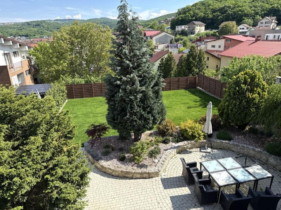 VILĂ EXCLUSIVISTĂ ÎN MĂNĂȘTUR CU GARAJ | 330 MP UTILI S+P+E | 800 MP TEREN – fotografia 3 din 8