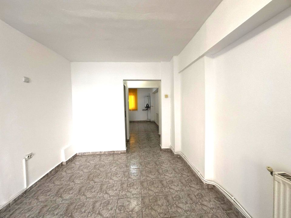 INCHIRIERE Spatiu Comercial CETATE Bulevard 34 mp. Centrala Termopane Contoare – fotografia 20 din 25