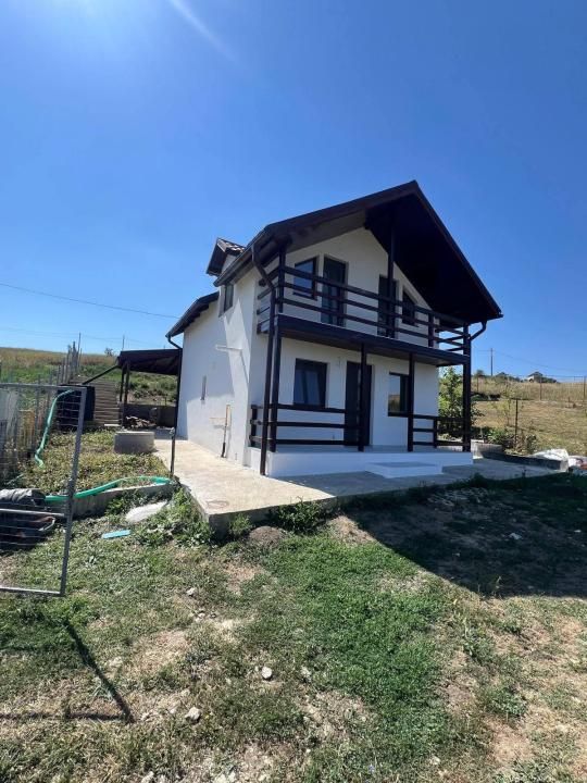 Casă finisată, cu vedere la lac, 537mp teren, Câmpenești – fotografia 2 din 7