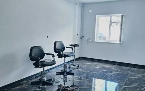 Apartament   sau spațiu comercial  41 mp Florești strada Stejarului