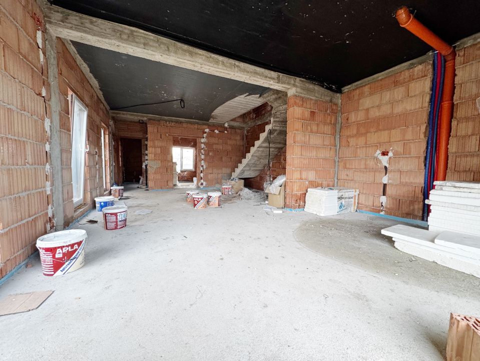 Duplex despartit prin camera tehnica, 121mp utili si 350mp teren - Urseni – fotografia 3 din 29