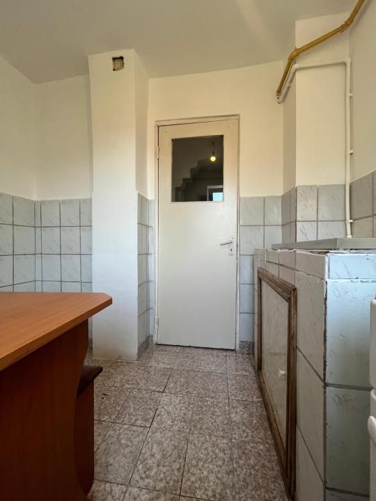 Vanzare 2 camere curat liber decomandat et 3 central Gaesti – fotografia 8 din 16
