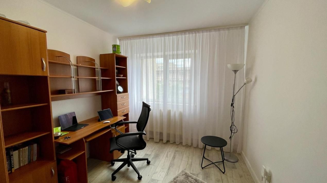 Apartament 3 camere, decomandat, zonă ultracentrală, bloc Mobilux, etaj 1 – fotografia 7 din 12