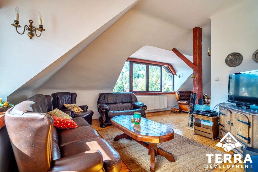 Apartament spectaculos de 5 camere în Sinaia cu priveliște de vis către munte – fotografia 3 din 25