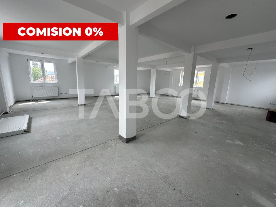 Spatiu comercial cu vitrina pe 3 niveluri cu suprafata utila de 915mp – fotografia 1 din 12