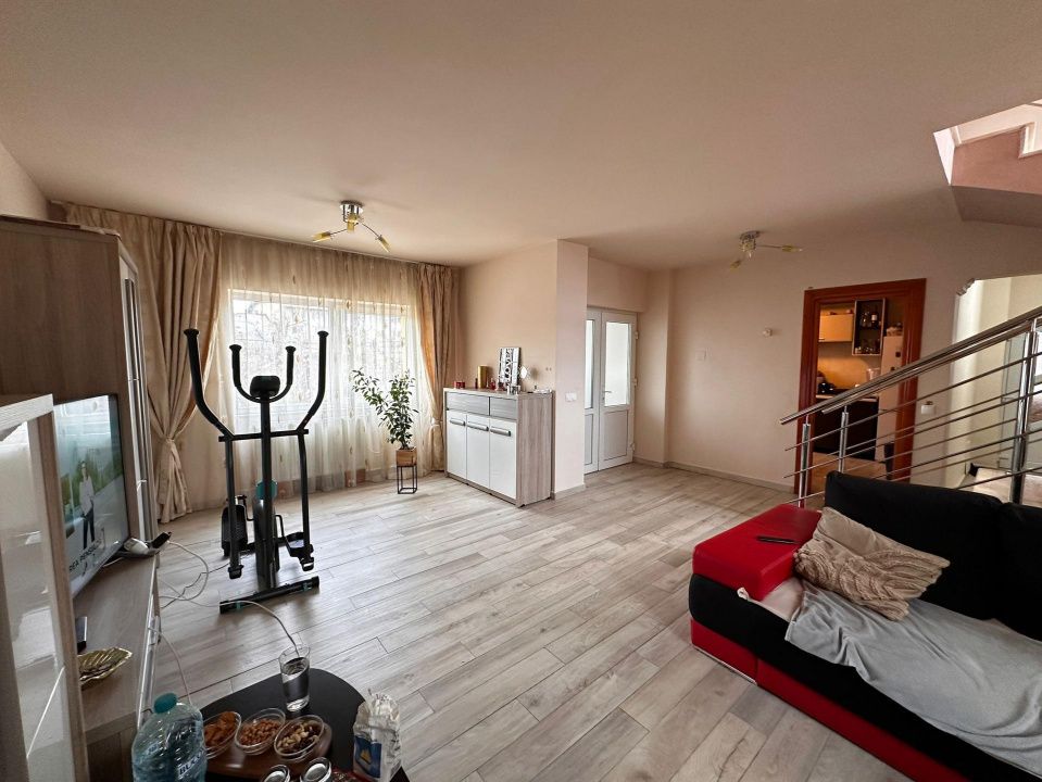 Casa in Centru finisata, mobilata, utilata complet – fotografia 3 din 26
