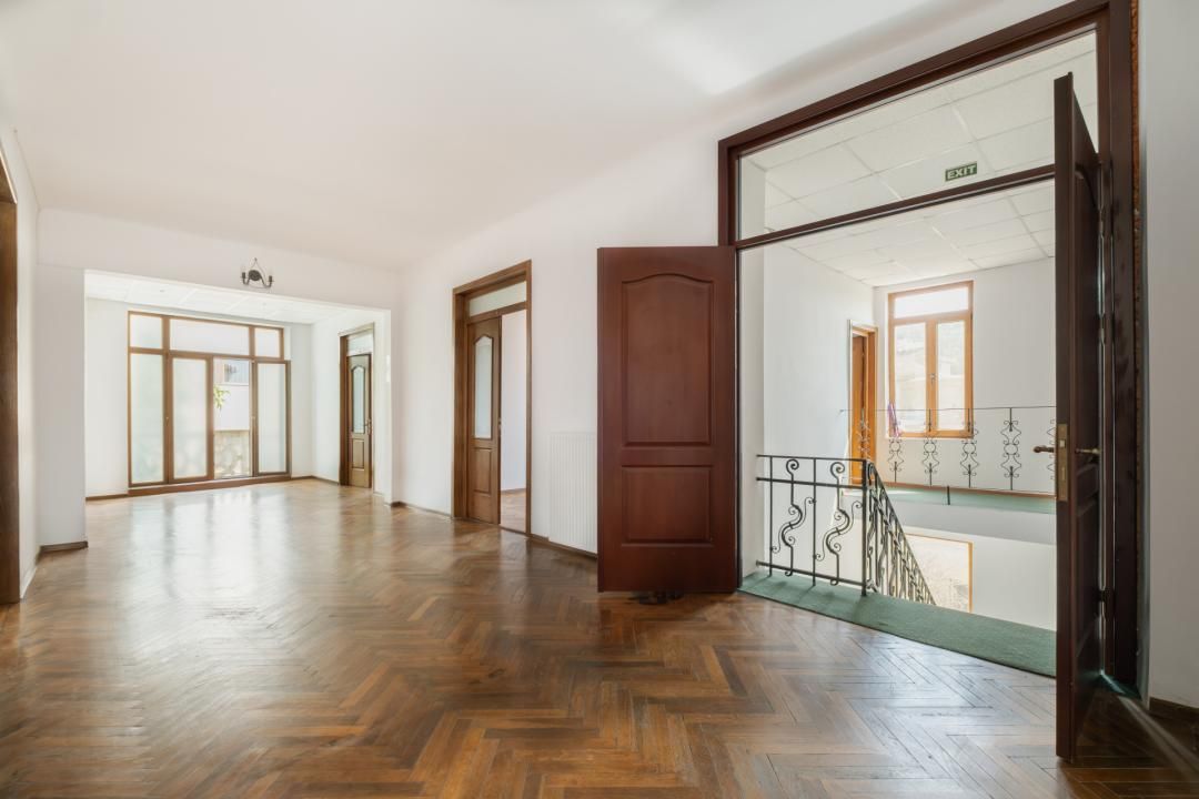 Una dintre puținele clădiri individuale cu curte proprie din Peninsula Constanța – fotografia 15 din 21