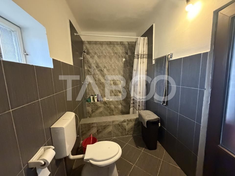 Casa cu potential de investite 8 camere 392 mpu teren 5724 m Gura Vaii – fotografia 12 din 16